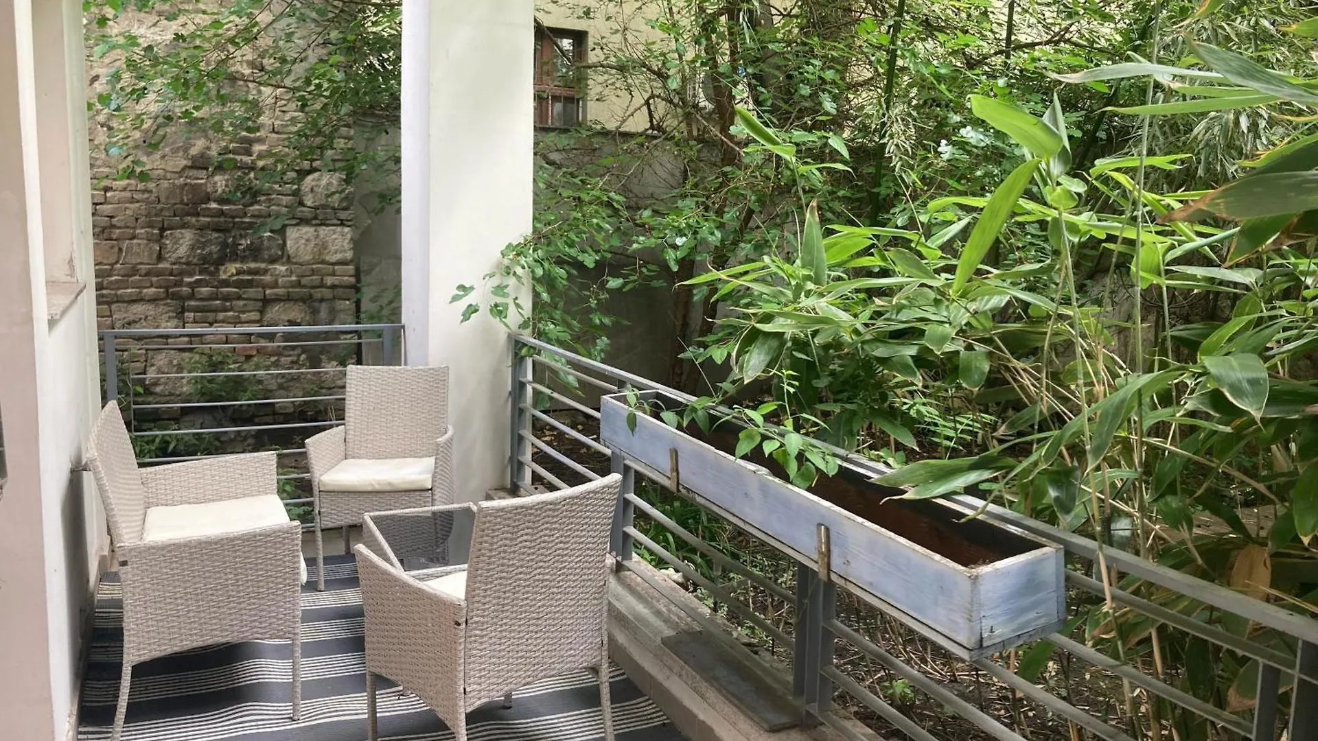 High Noon Apartment Budapest Hungary